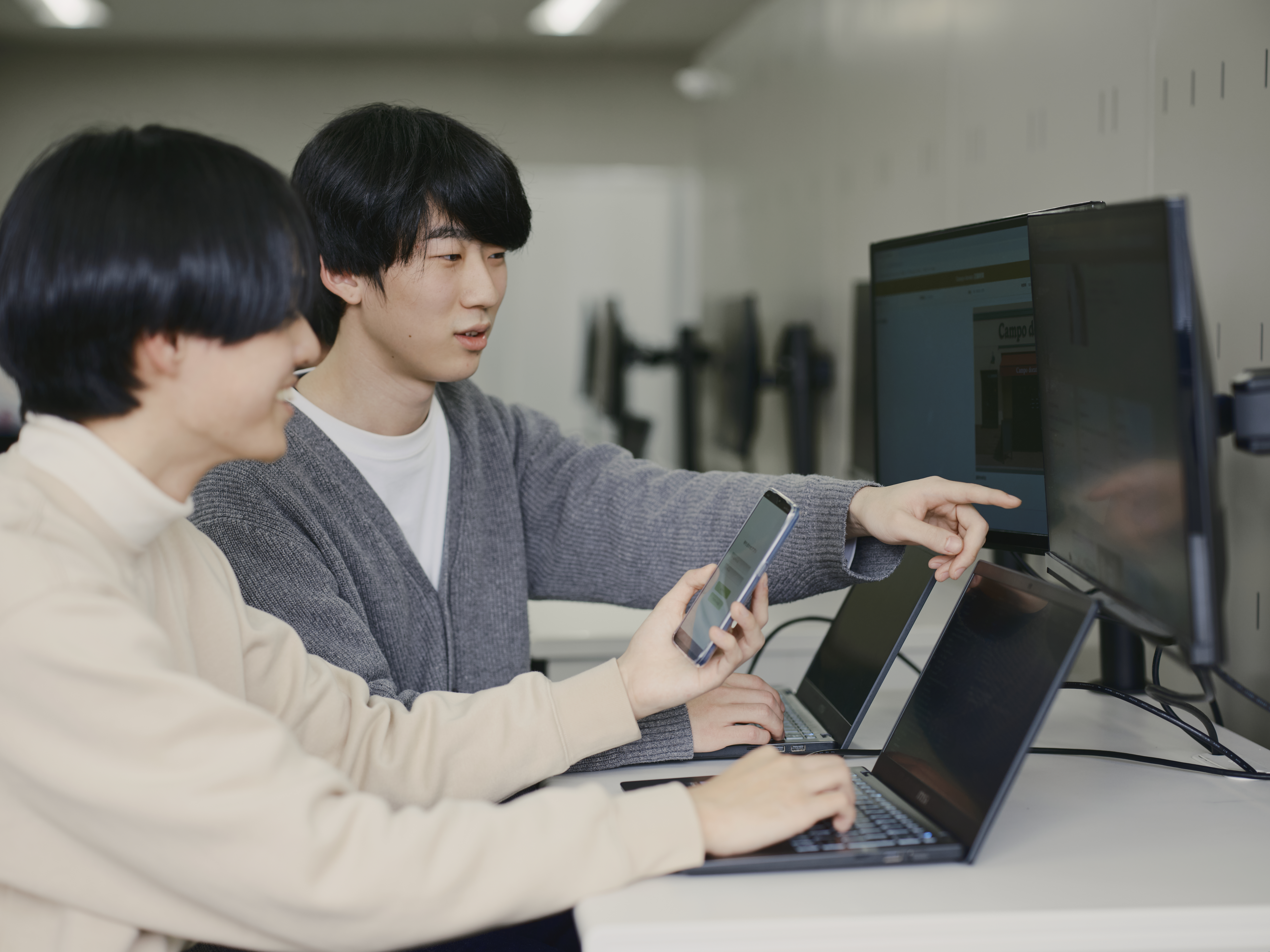 Webアプリ開発専攻の授業風景
